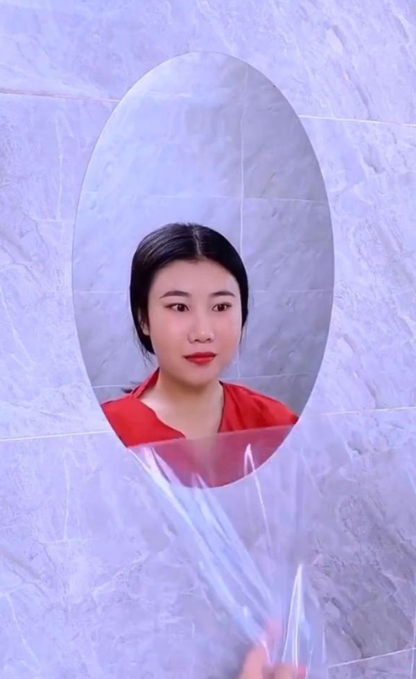 Oval Acrylic Mirror Wall Sticker – Stylish & Easy-to-Apply Decor